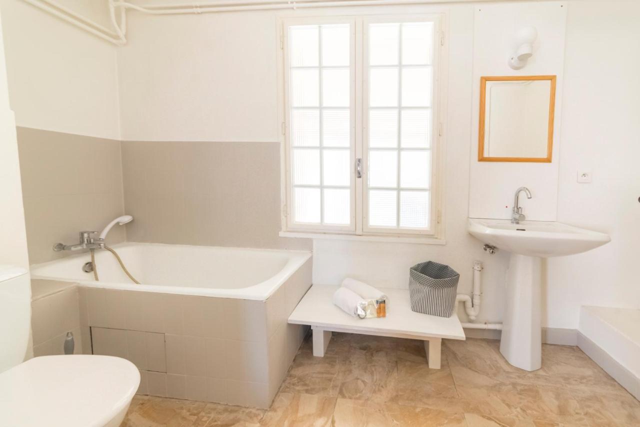 Appartement De Charme - Vue Sur Remparts - Wifi Gratuit - Parking Payant A Proximite Avinhão Exterior foto